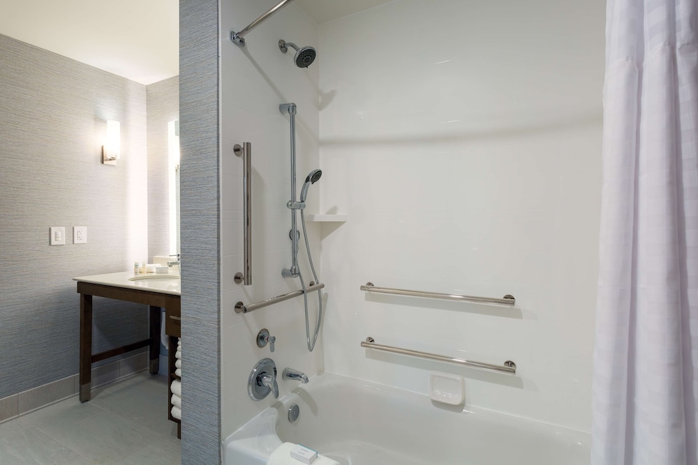 Homewood Suites By Hilton Reston Va 18/65