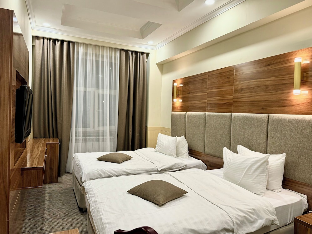 1 BEDROOM, STANDARD, DOUBLE OR TWIN BED