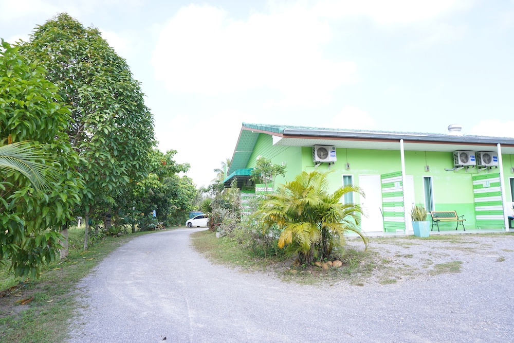 Go Green Resort 9/37
