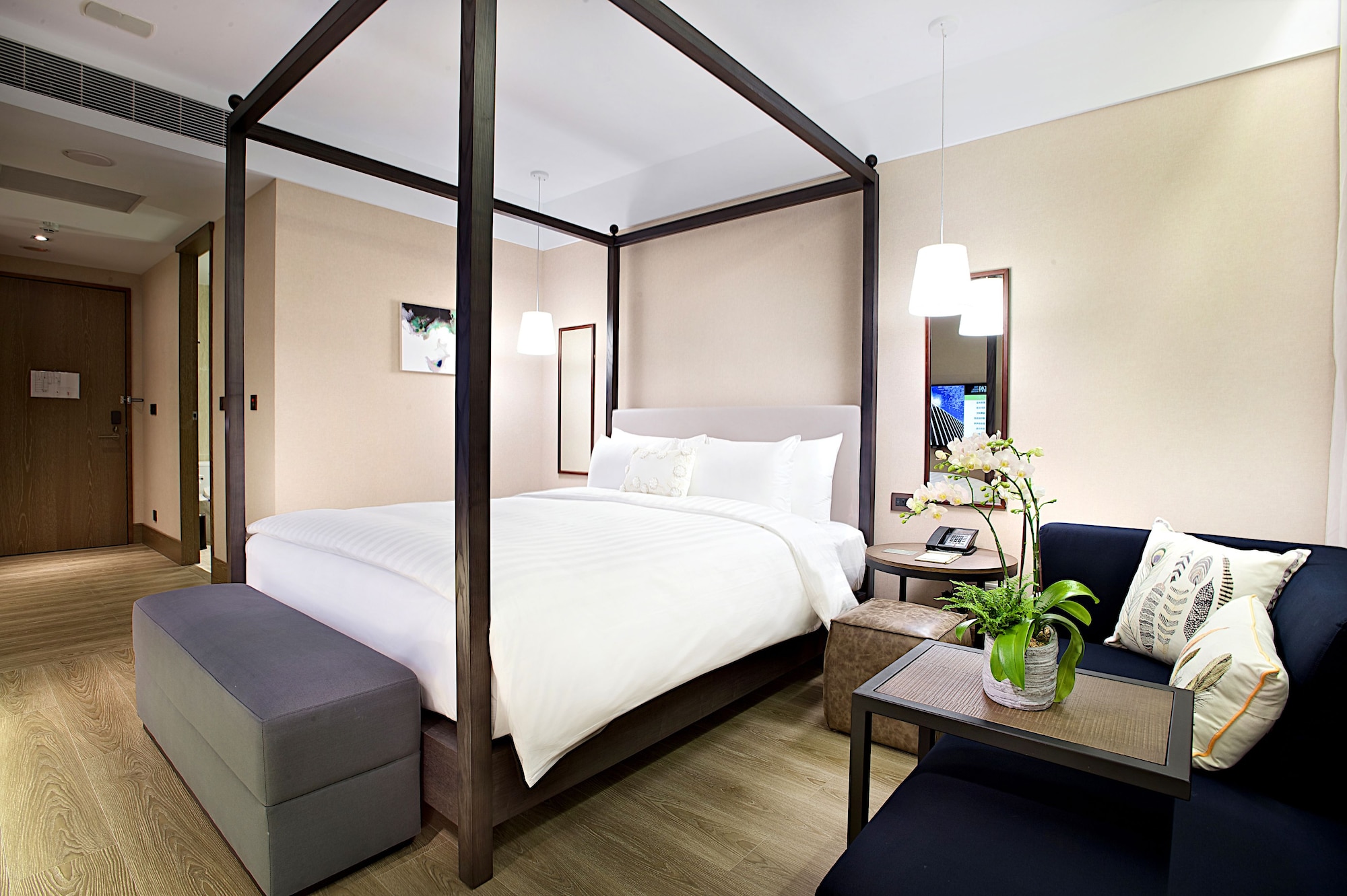 DELUXE, DOUBLE BED