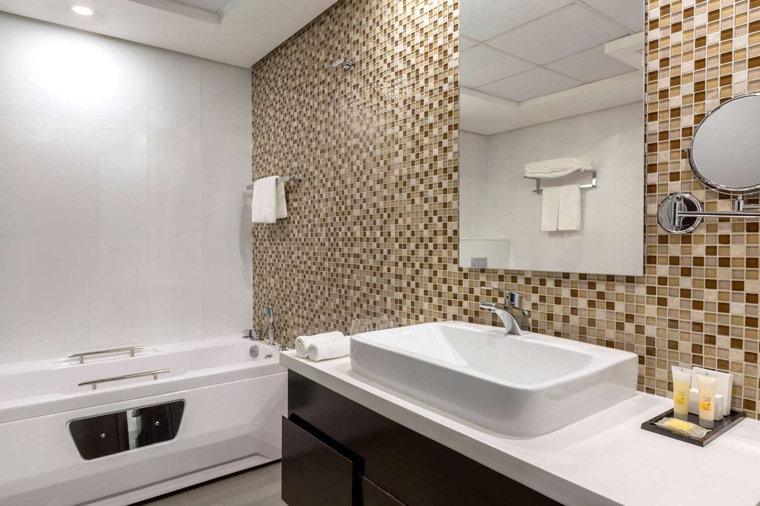 Ramada Hotel & Suites by Wyndham Amwaj Islands Manama 56/61