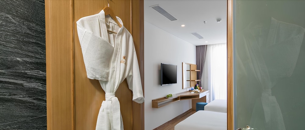 Seashore Hotel & Apartment 66/66