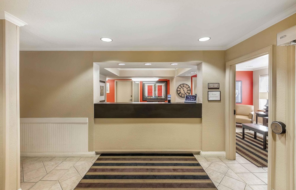 Studio 6 Extended Stay Milwaukee Brookfield WI 6/70
