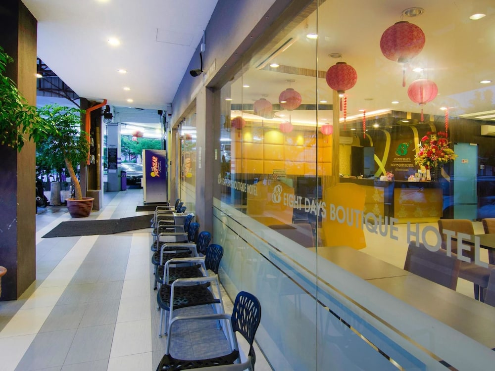 8 Days Boutique Hotel Mount Austin photo4