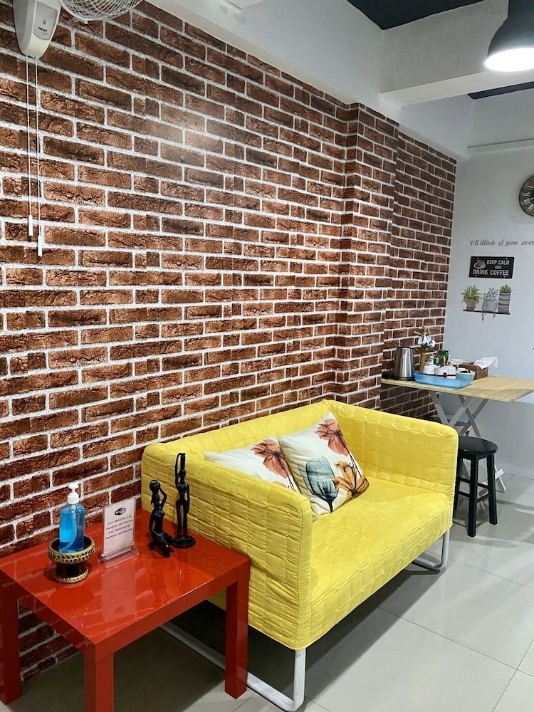 Bb House Budget & Boutique 17/50