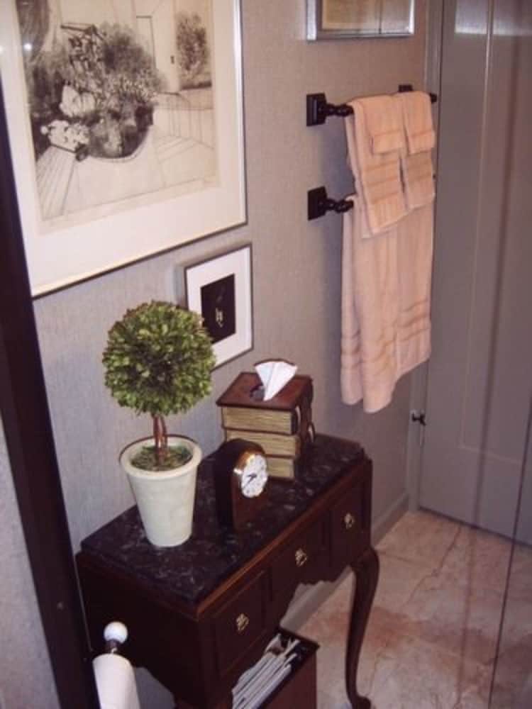 Moore House Bed And Breakfast 2/30