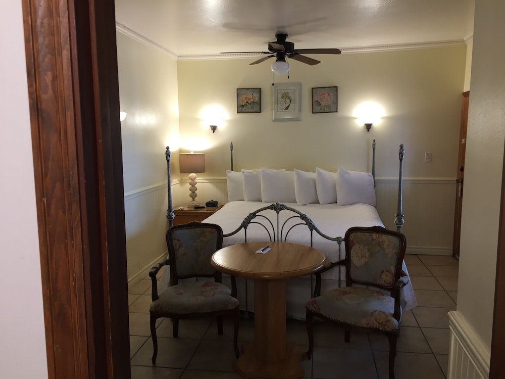Seacrest Inn 37/42