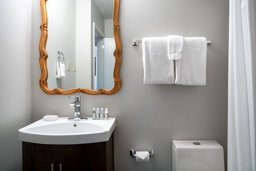 French Quarter Suites Hotel 54/55
