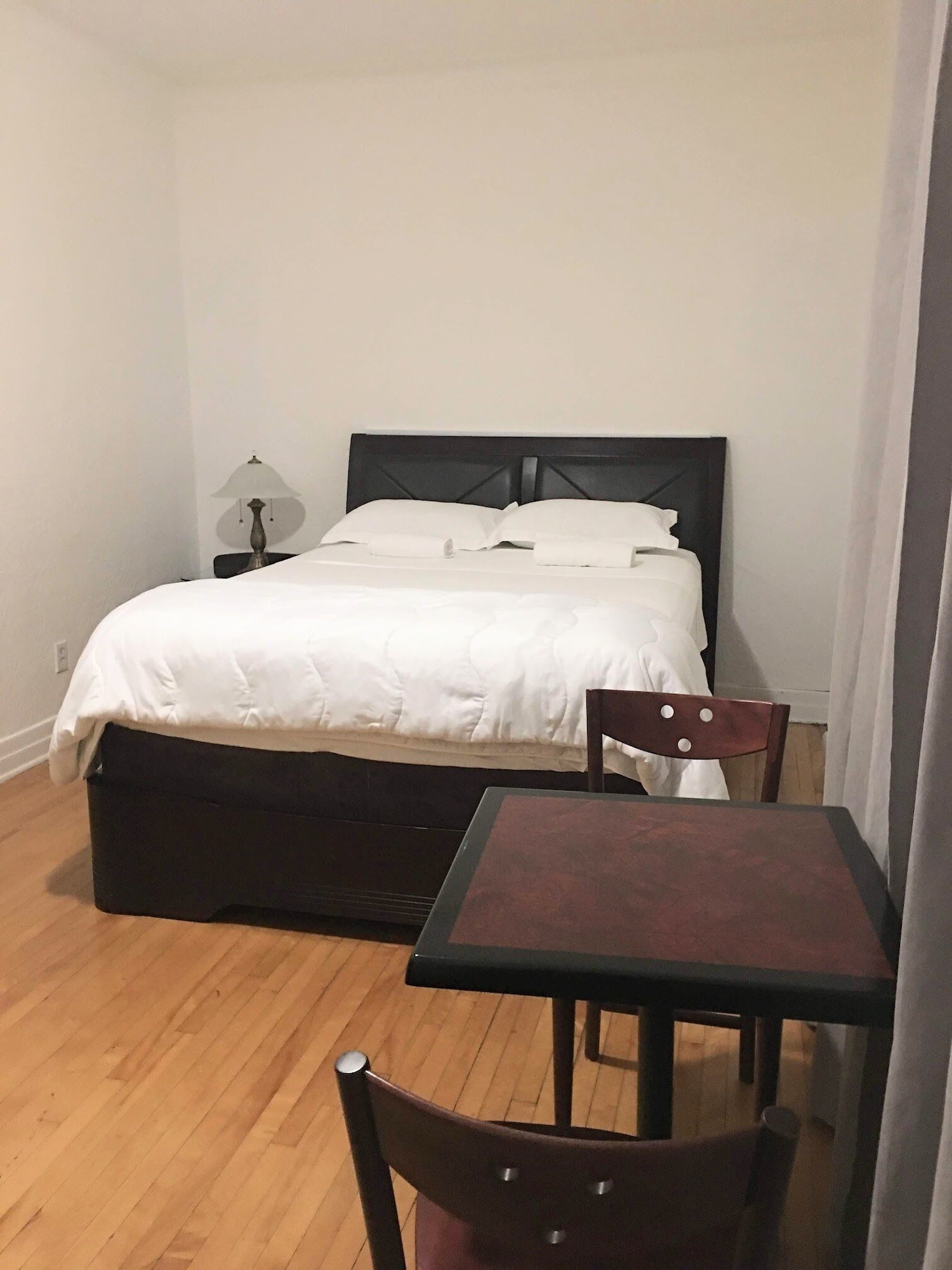 DELUXE, QUEEN BED, CITY VIEW