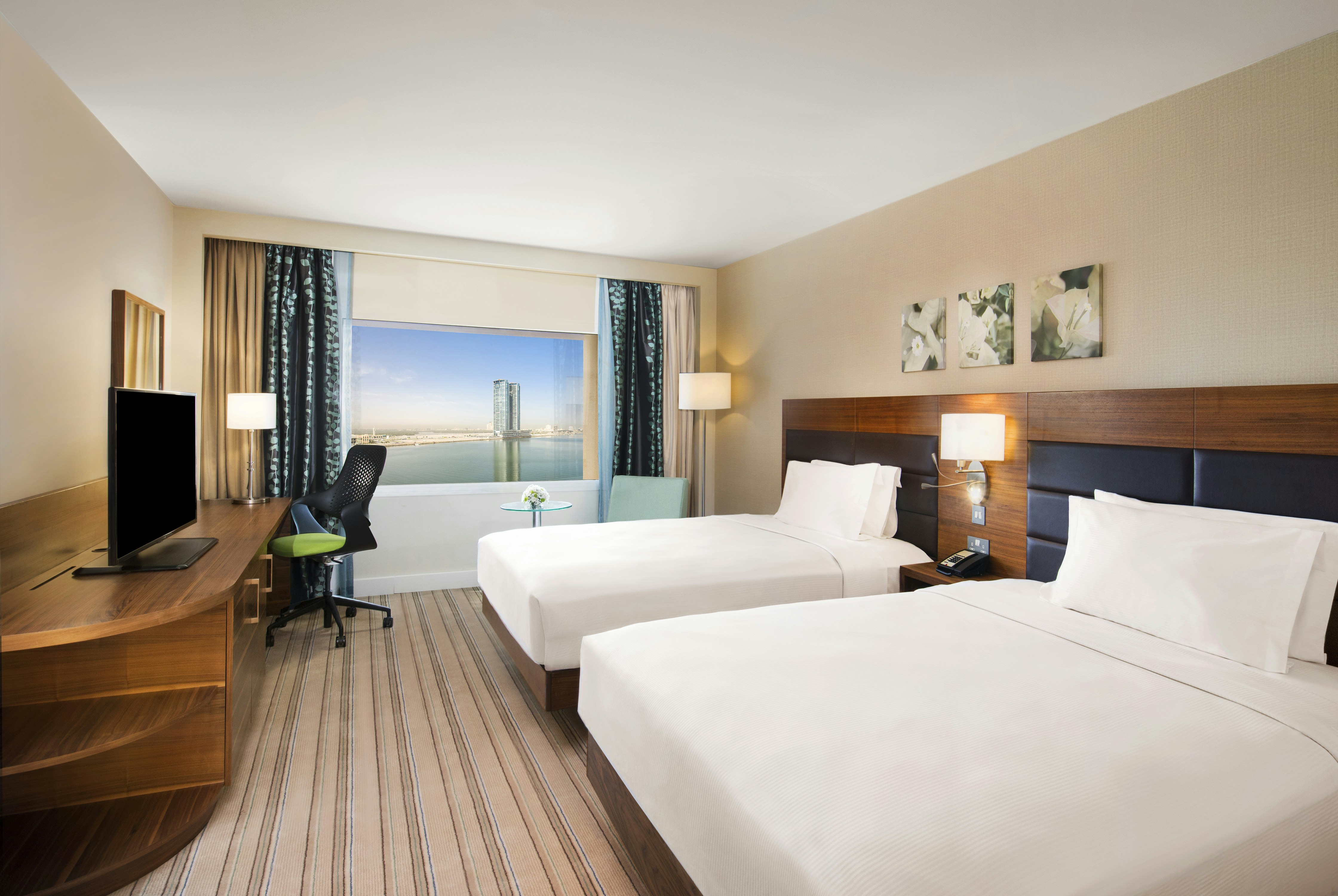 ROOM, QUEEN BED, CREEK VIEW
