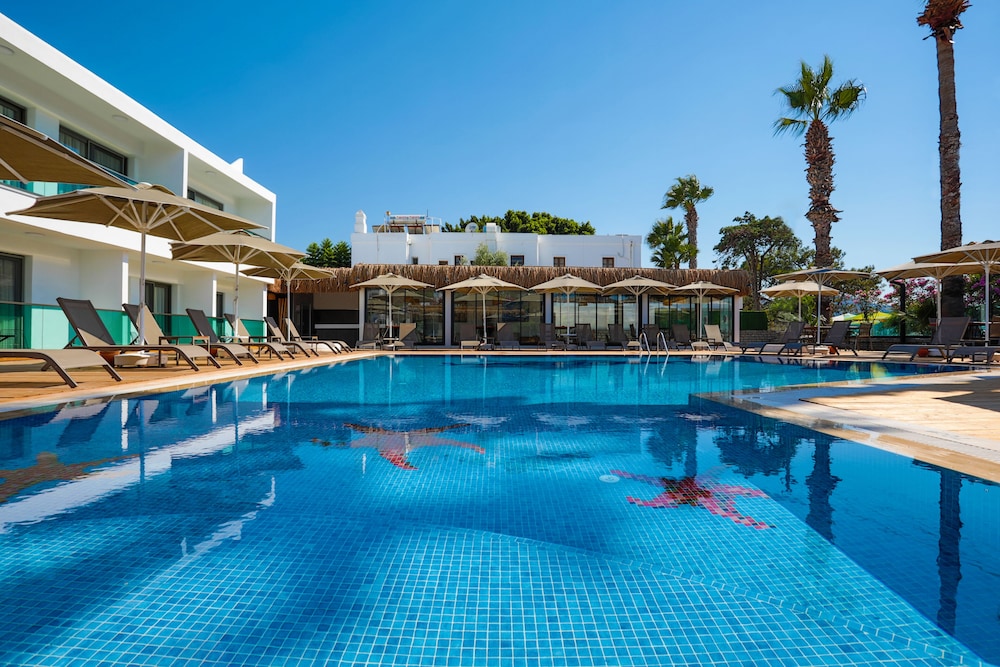 Yalipark Beach Hotel 44/65