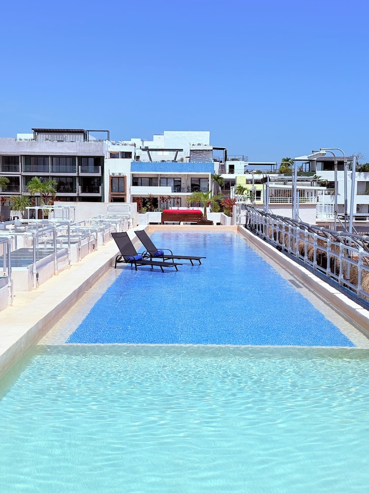 Reina Roja Hotel 53/57