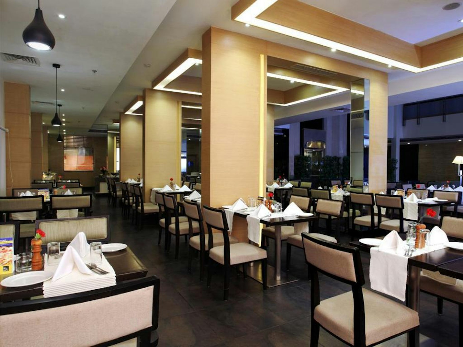 Hotel Abu Sarovar Portico 14/15