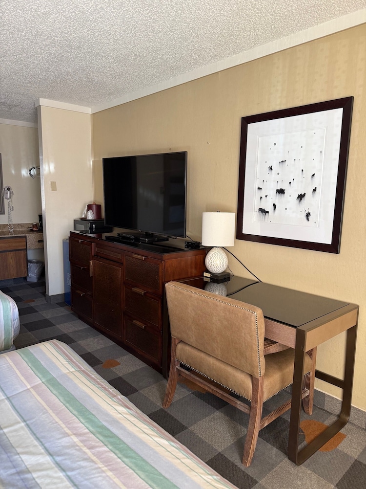 Snowshoe Motel 10/72