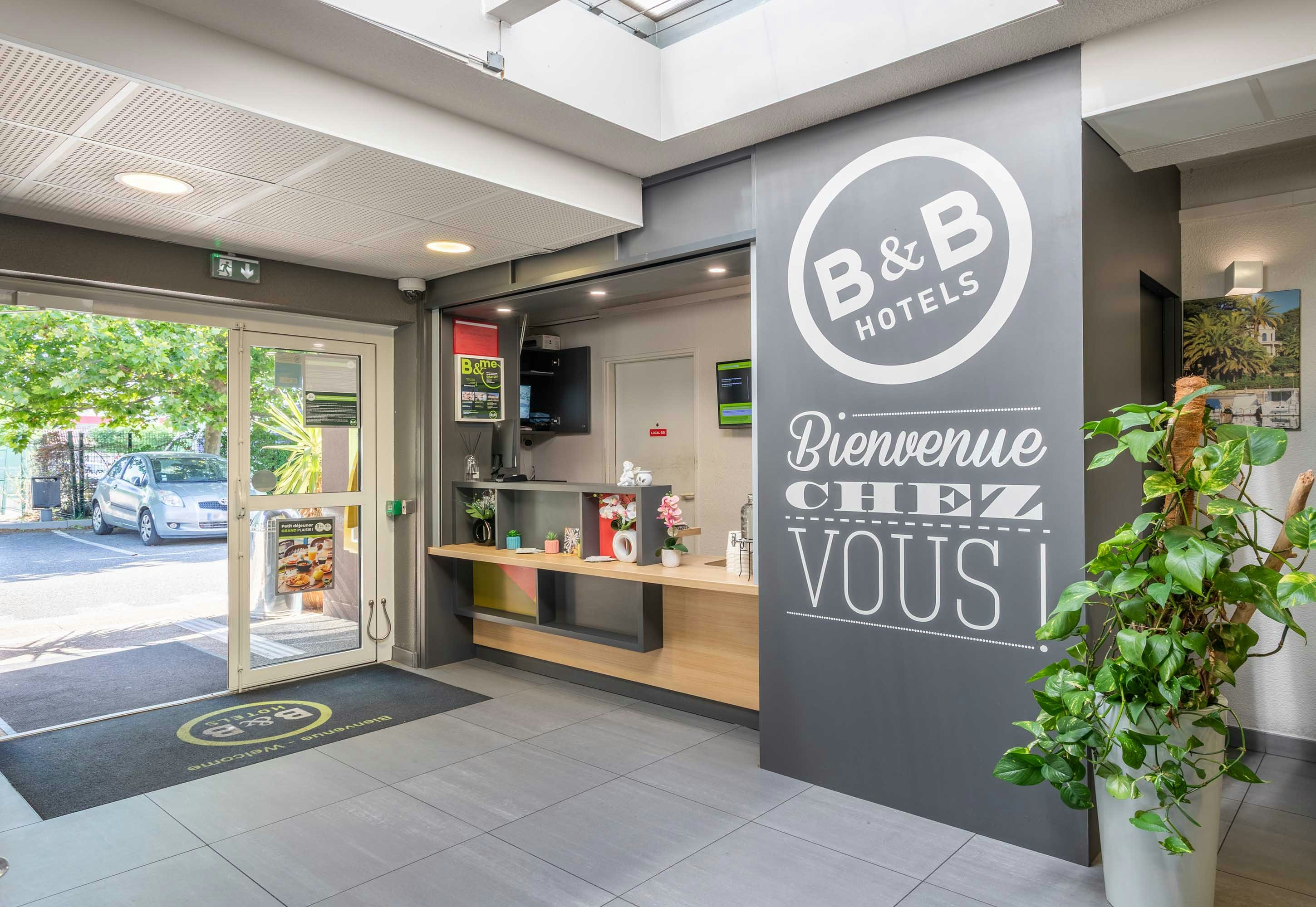 Lobby at B&B Hotel Toulon Ollioules, OLLIOULES