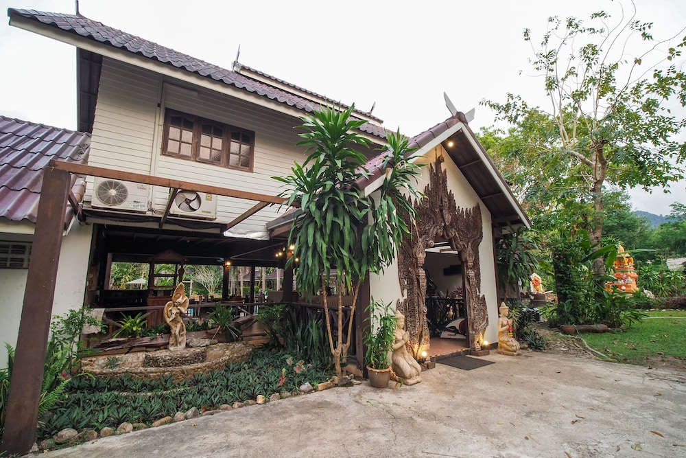 Capital O 834 Iyara Resort & Spa 1/25