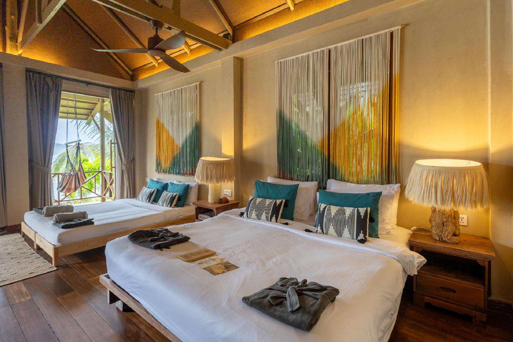 Pool, Villa, King Bed, Beach Front