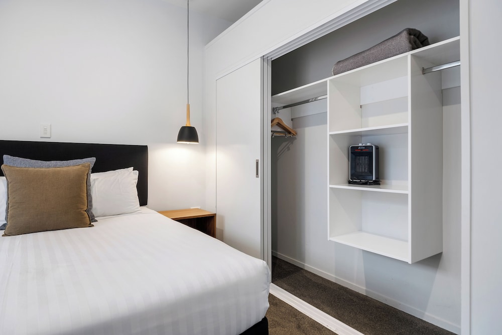 2 BEDROOMS, SUPERIOR, APARTMENT