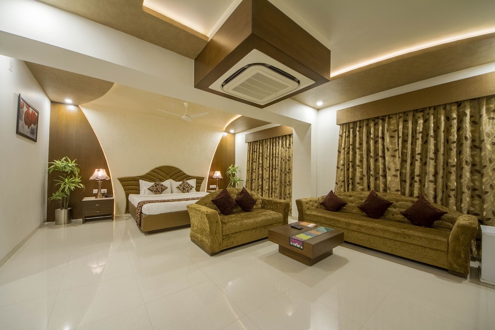 THE GRAND VINAYAK HOTEL 14/16
