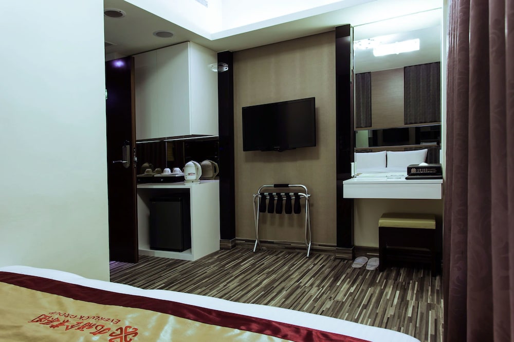 Harmonious Hotel 5/48
