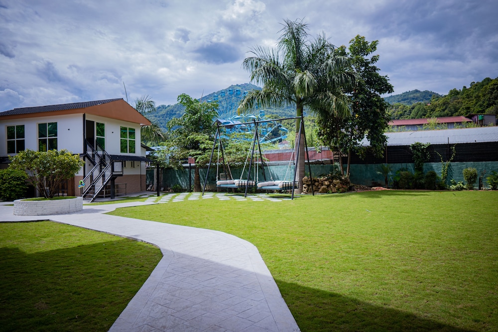 Majestic Lake Front Hotel & Suites 39/47