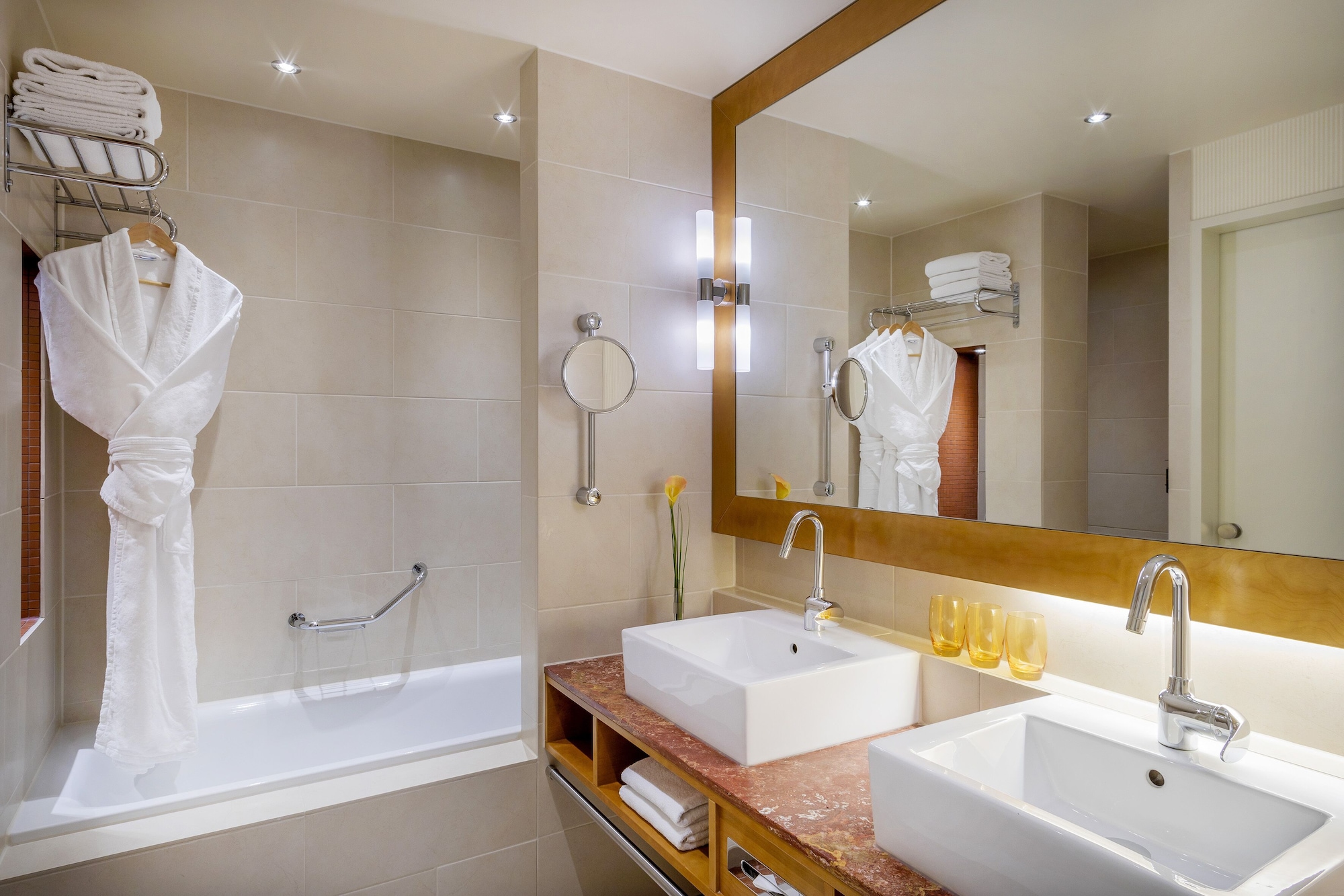 غرفة بريميوم بسريرين منفصلين بإطلالة على النهر، Melia Berlin 6/7