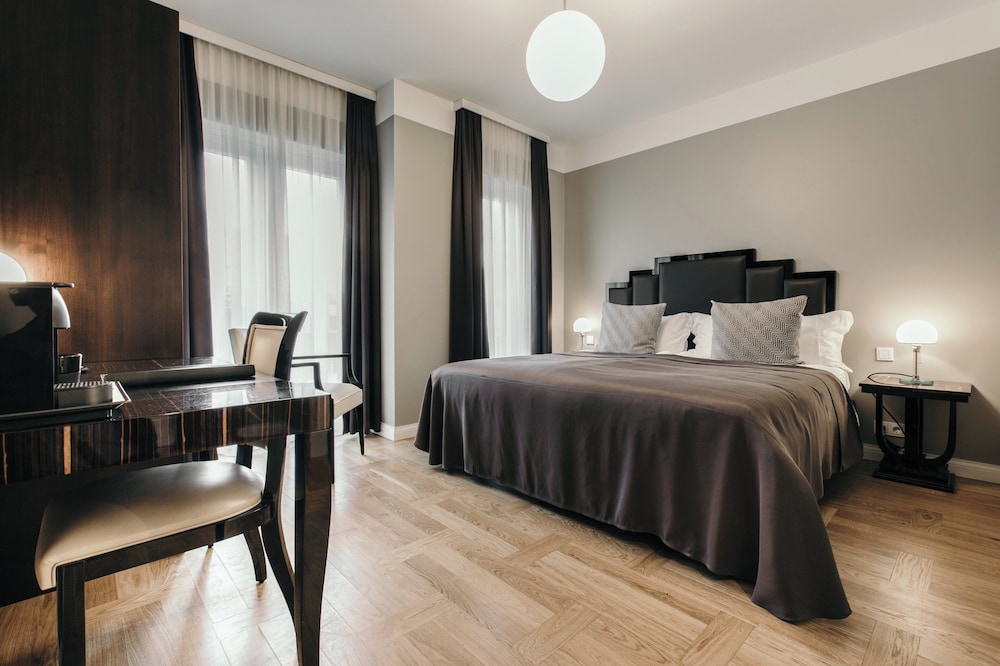 Business, Single, Queen Bed, Hotel Borg by Keahotels 2/10