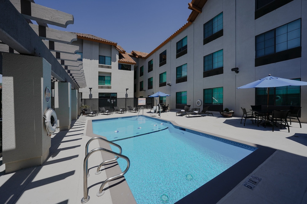 Holiday Inn Express Hotel Suites Santa Clara Silicon Valley 7/75