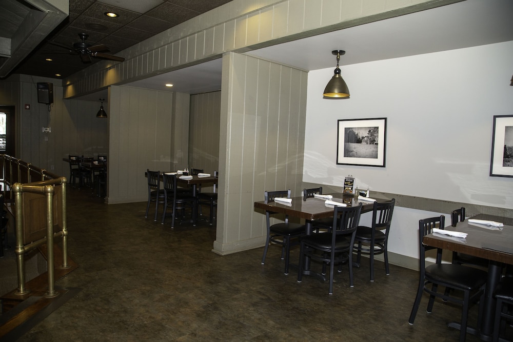 The Stables Inn and Suites 39/57