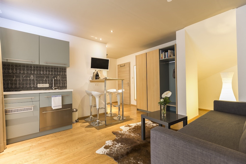 Room 4 Apartments 34/50