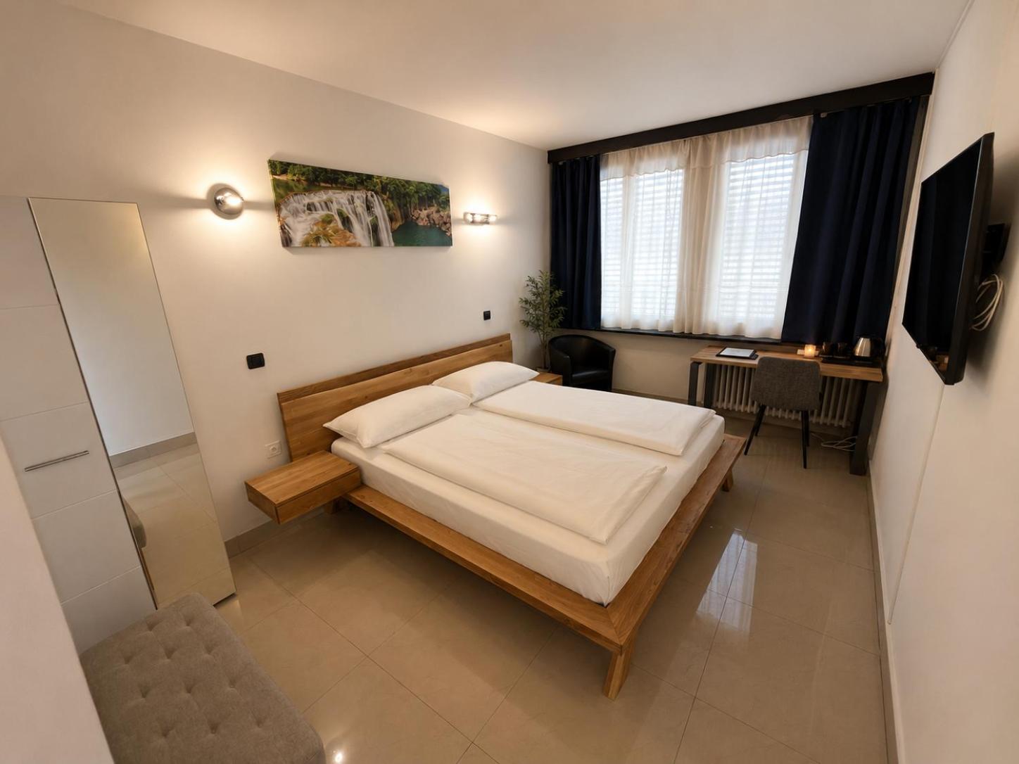 Standard, Queen Bed, Hotel San Carlo 2/2