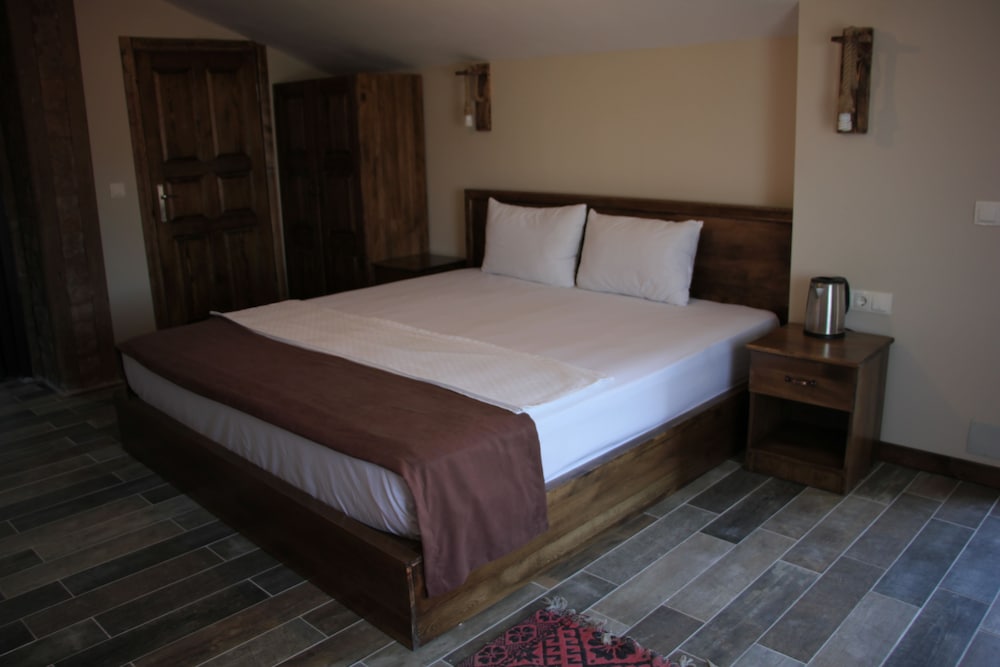 El Nazar Stone Suite 16/50