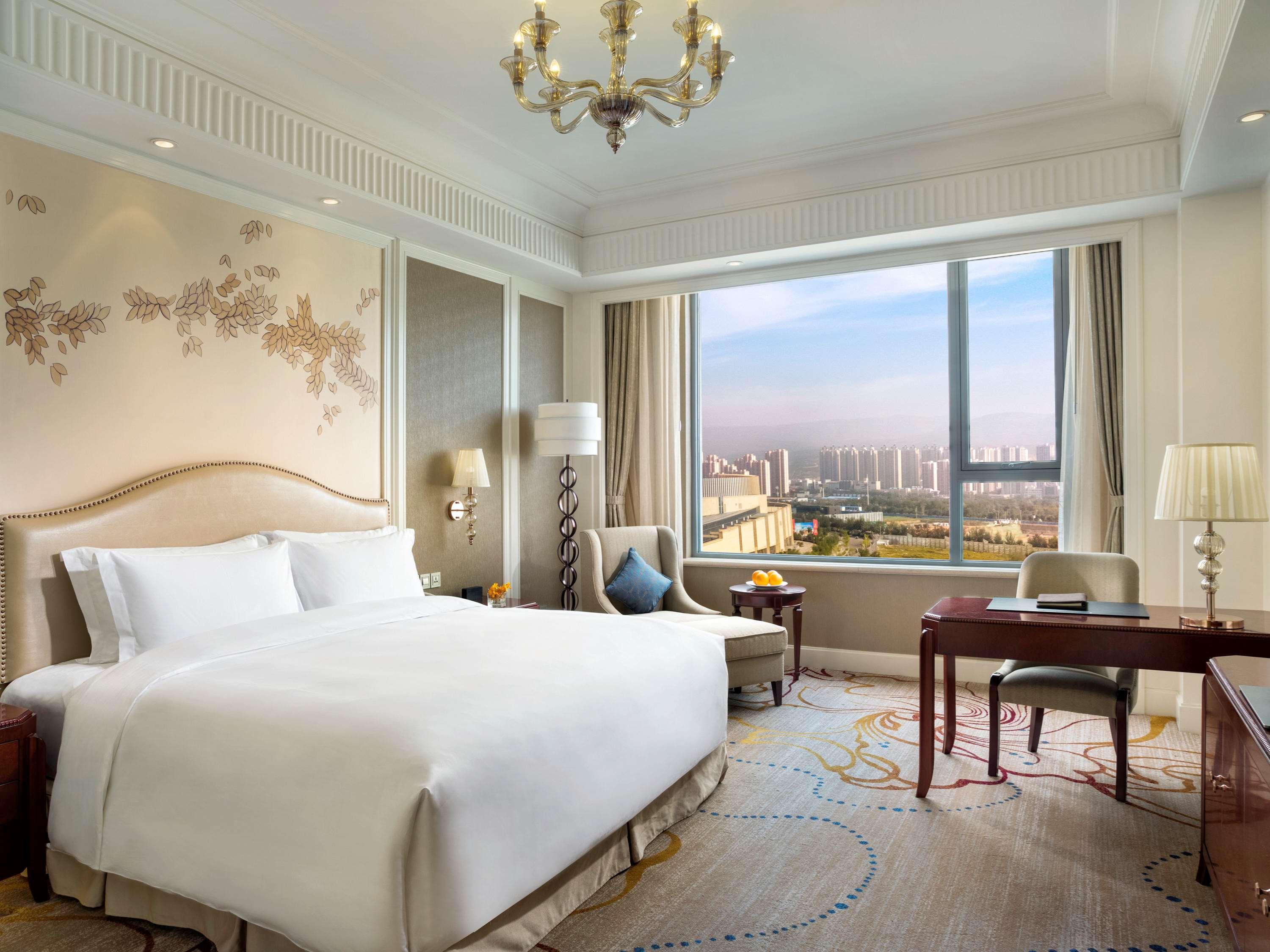Deluxe, King Bed