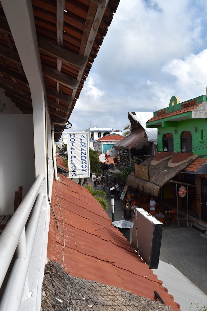 Hotel Plaza Almendros, Isla Mujeres 29/39