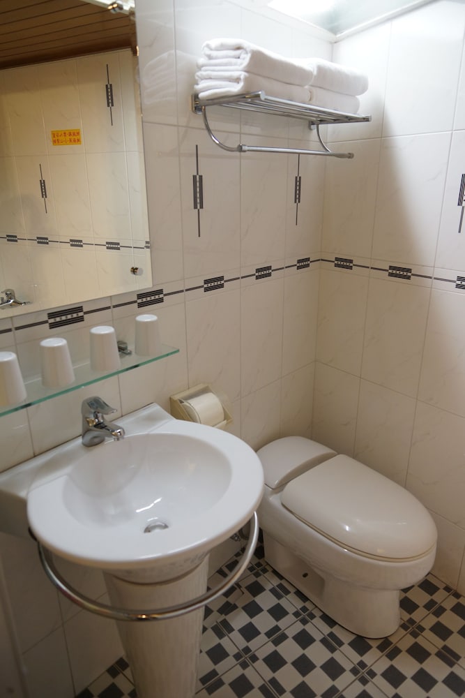 Ying Dai Hotel 25/28