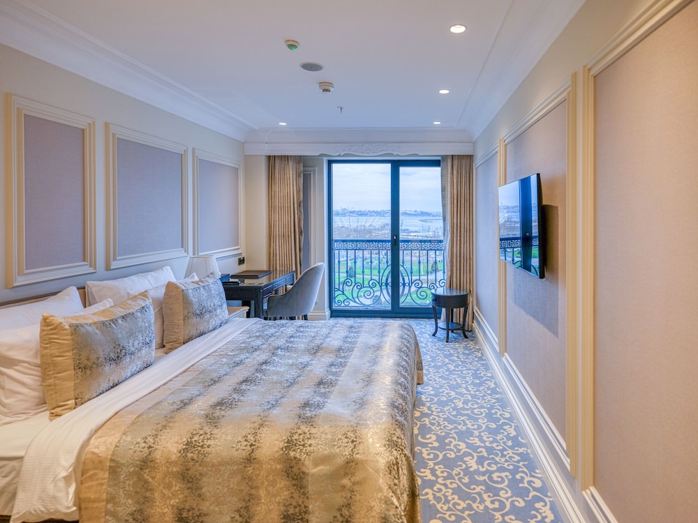 SUPERIOR, SEA VIEW