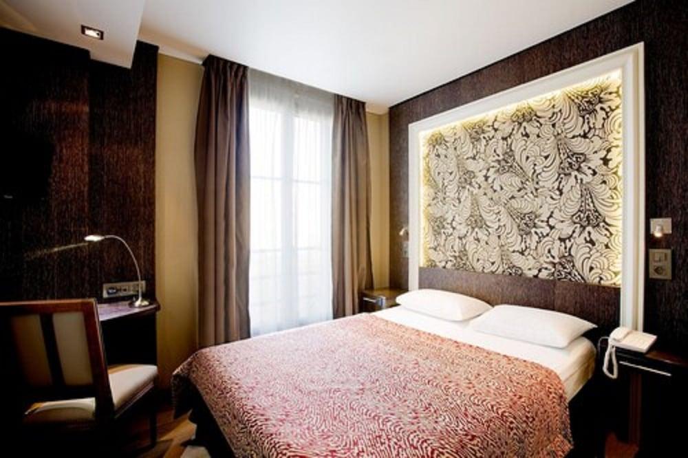 2 BEDROOMS, CONNECTING