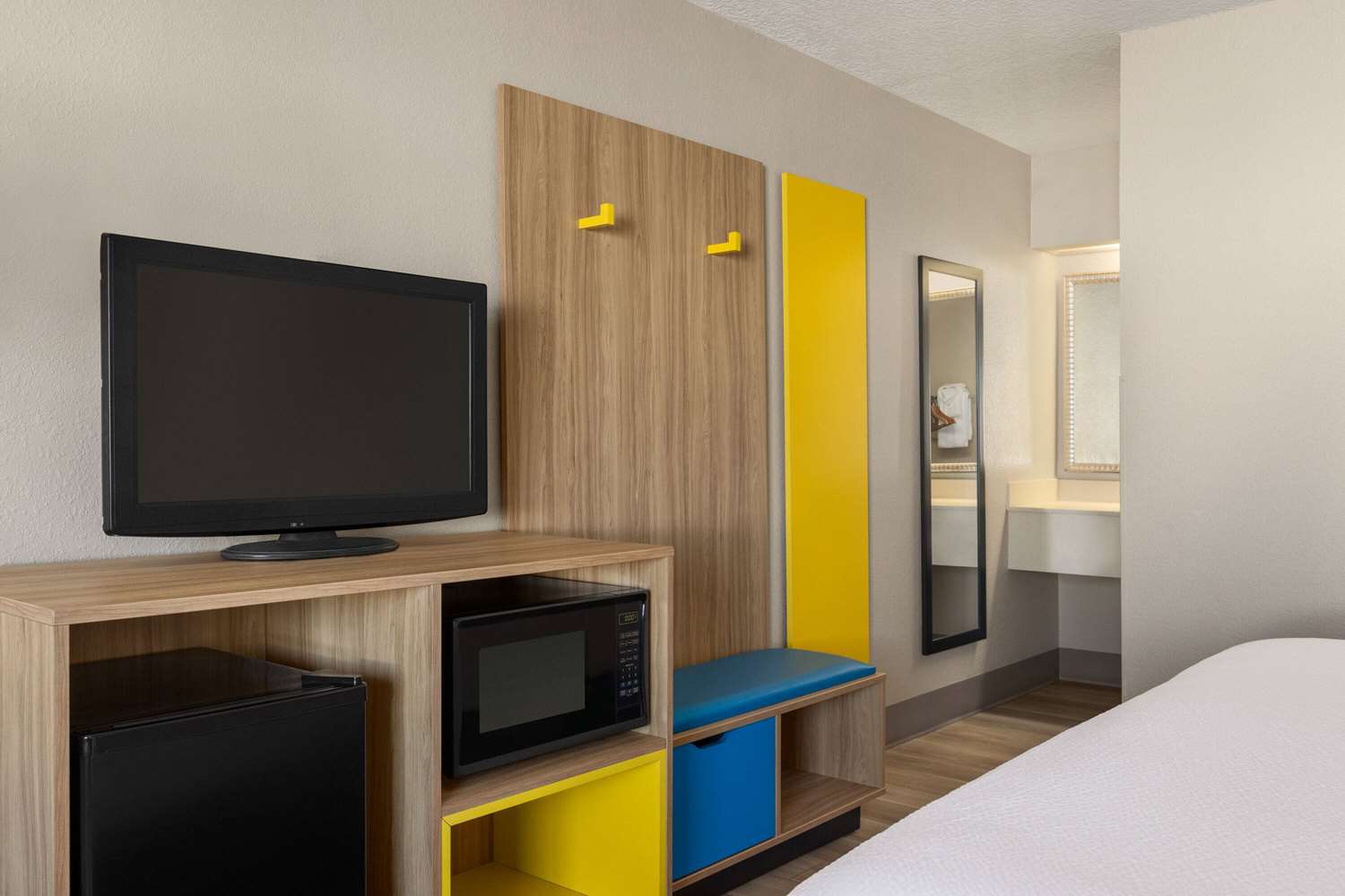 Days Inn By Wyndham Cocoa Beach Port Canaveral 16/44
