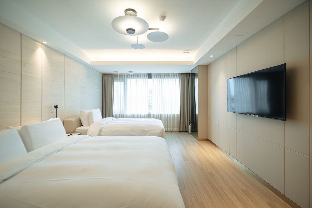 ELIENA Hotel 18/63