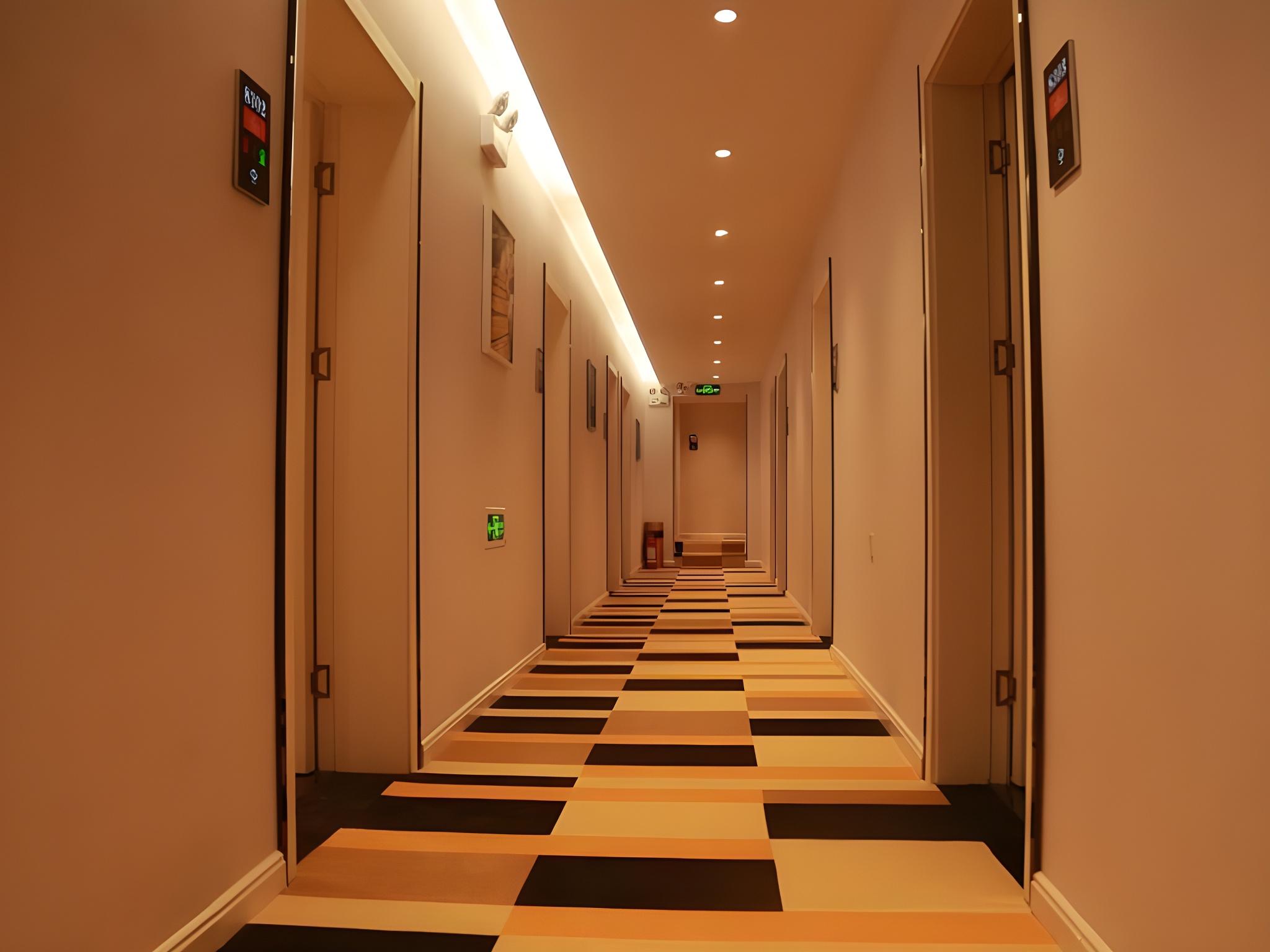 Shell Hebi Qi County Qi River Road Hotel 36/44