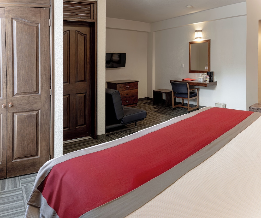 غرفة بسرير كينج، Ramada Plaza by Wyndham Leon 5/9