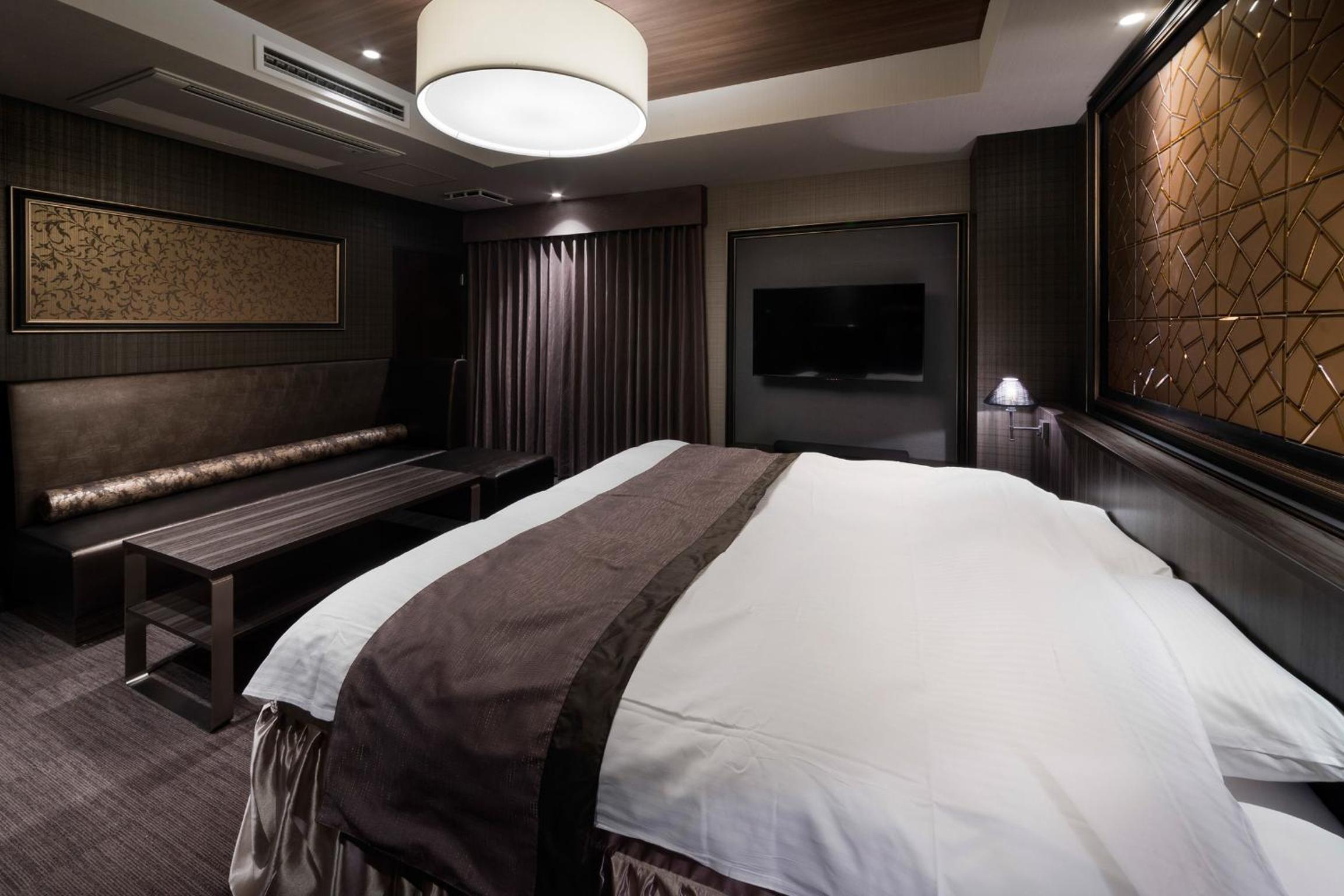 SUPERIOR, KING BED