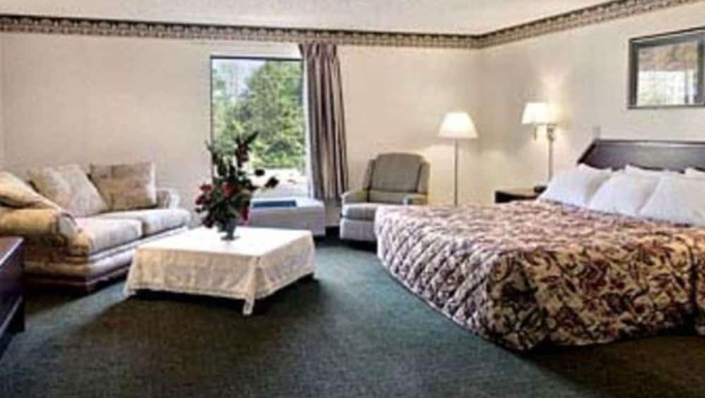 Gray Inn and Suites By Magnuson Worldwide 8/14