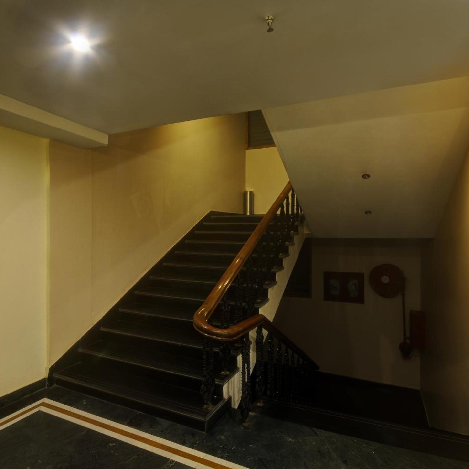Oyo Premium Nayapalli Irc Village 48/72