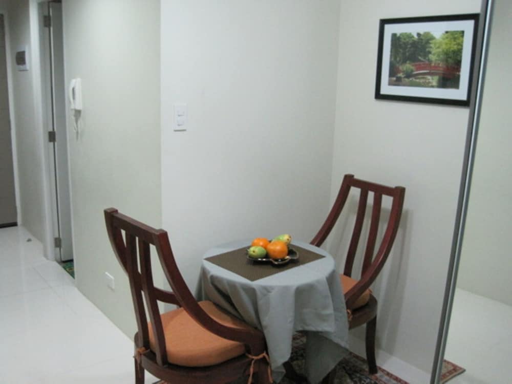 Premium Residence The Currency Ortigas 47/50