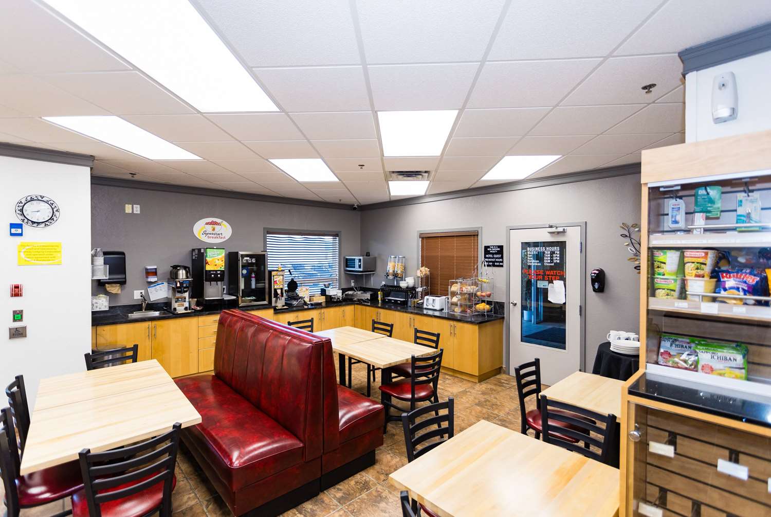 Super 8 By Wyndham Drayton Valley 21/26