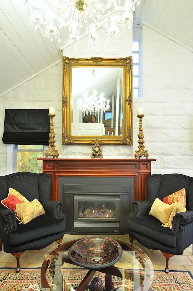 THE LOFT IN THE MILL BOUTIQUE ACCOMMODATION 43/55