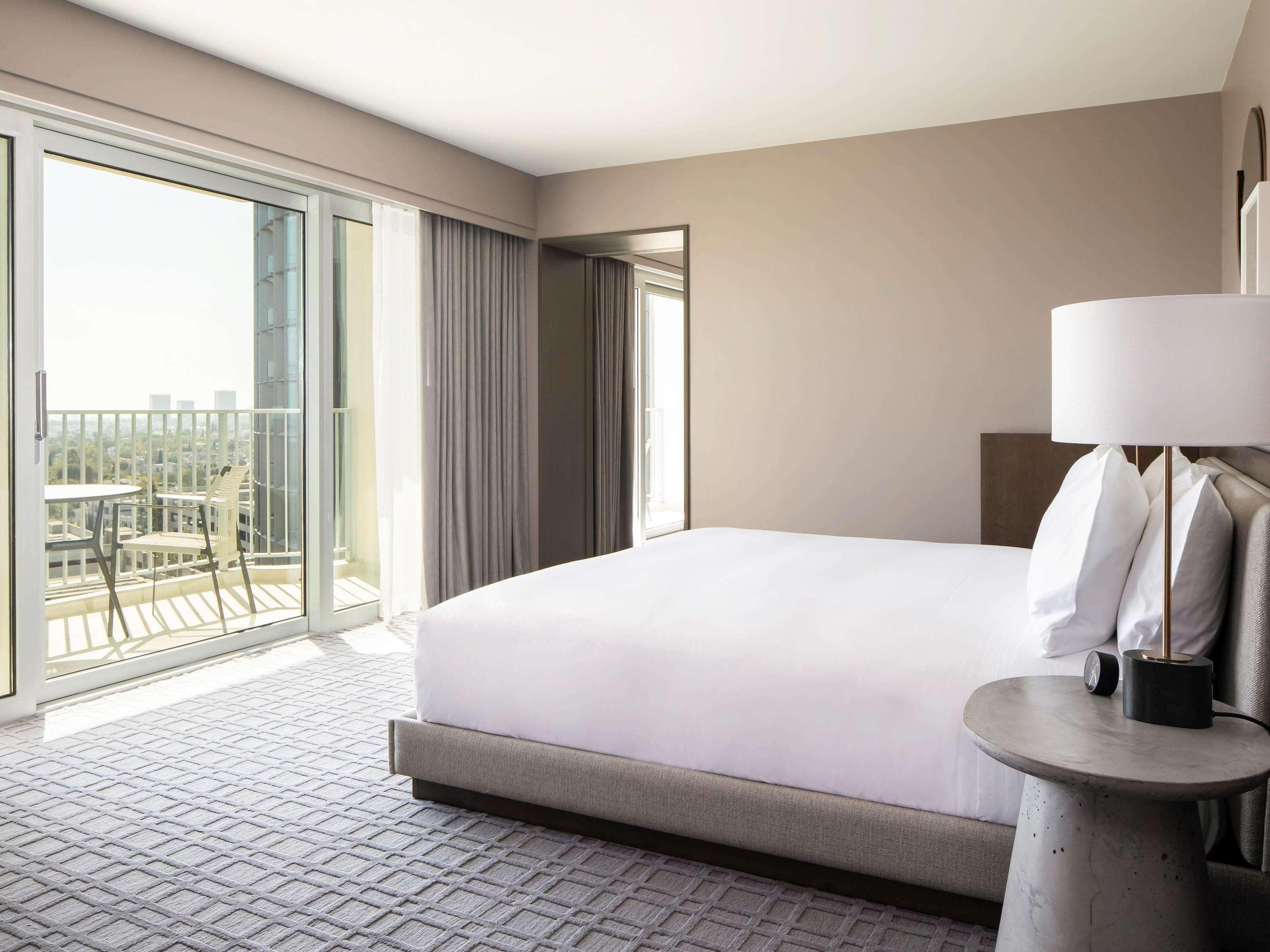 1 Bedroom, Suite, King Bed, 2 Bathrooms, Sofa, 2 Balconies, Corner