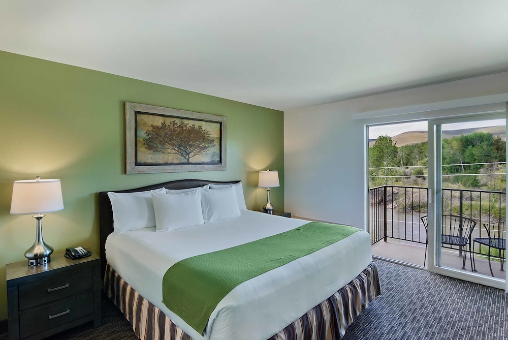 Oxford Suites Yakima 15/45