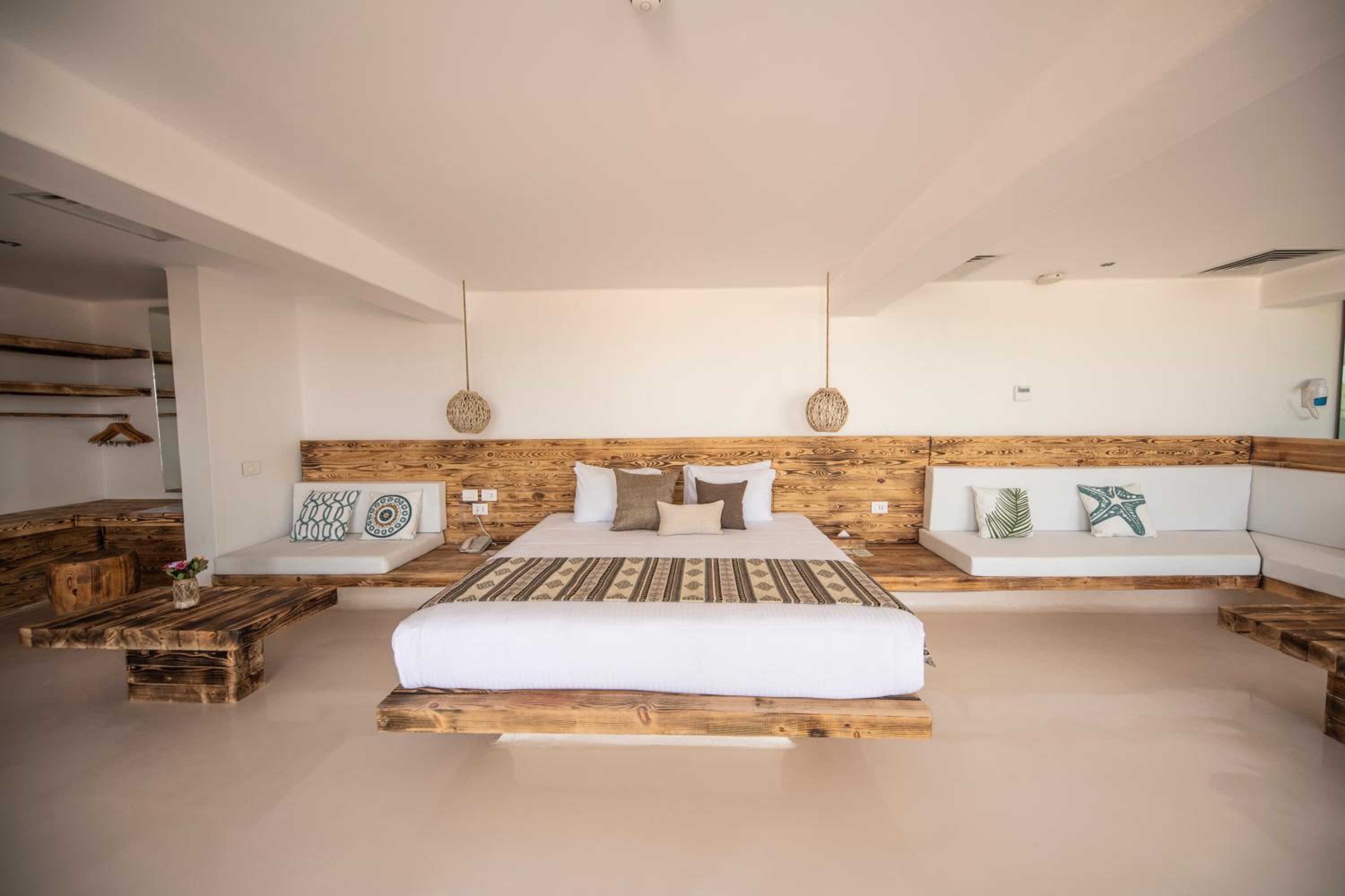 Hall of Fame, Suite, King Bed, Sofa
